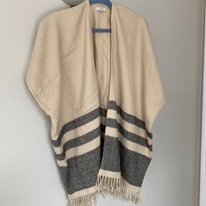 Loft Fringe Open Poncho 💗 Tan & Black